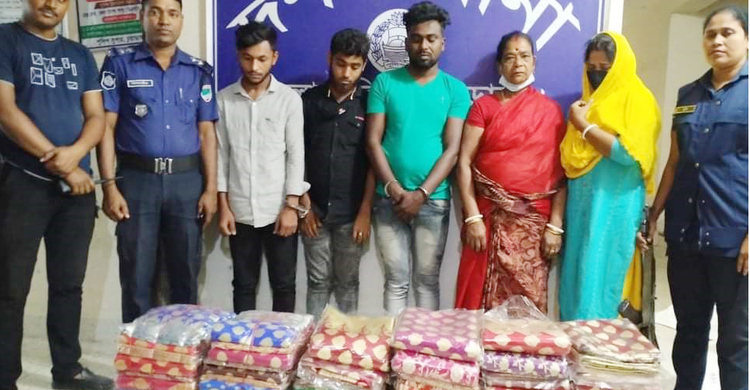 দর্শনায় চোরাচালানির সময় তিন ভারতীয় নাগরিকসহ গ্রেফতার ৫