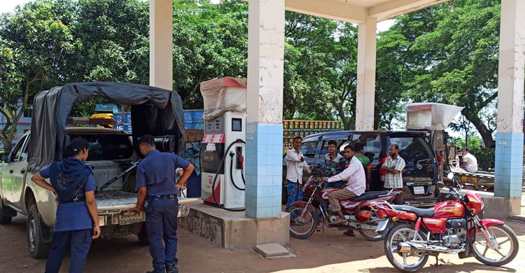 চুয়াডাঙ্গায় দুই ফিলিং স্টেশন মালিকের জরিমানা