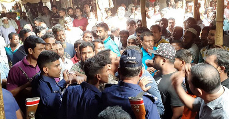 পেঁয়াজের বাজারে অভিযান, ম্যাজিস্ট্রেট অবরুদ্ধ