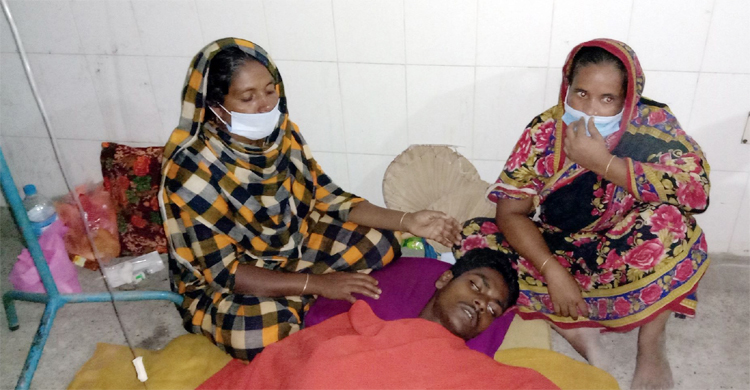 দুই বাংলাদেশিকে নির্যাতনের পর ফেলে গেল বিএসএফ