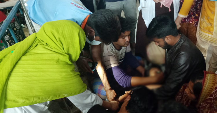 মায়ের ওপর অভিমান করে শিশুর আত্মহত্যা