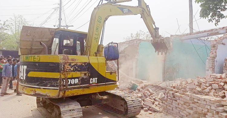 দর্শনা-মুজিবনগর মহাসড়কে অবৈধ স্থাপনা উচ্ছেদ শুরু