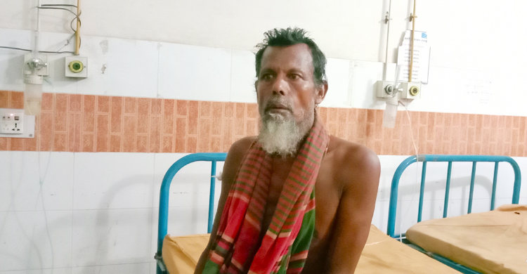 কম মজুরিতে কাজে না যাওয়ায় বৃদ্ধকে পিটিয়ে জখম