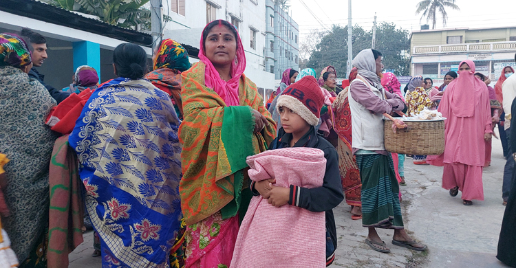 চুয়াডাঙ্গায় শীতার্তদের ১০ হাজার কম্বল দিলেন আওয়ামী লীগ নেতা