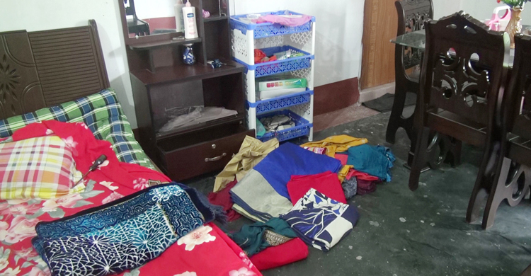 ঘুমন্ত স্বামী-স্ত্রীকে চেতনানাশক স্প্রে করে বাসায় চুরি