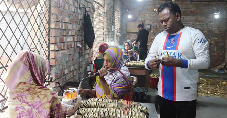 পিতলের চুড়িতে মাসে আয় কোটি টাকা