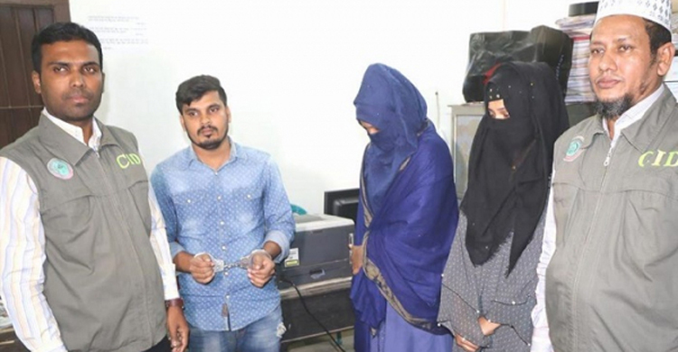 অনলাইনে দুই কলেজছাত্রীর যৌন প্রতারণার ফাঁদ