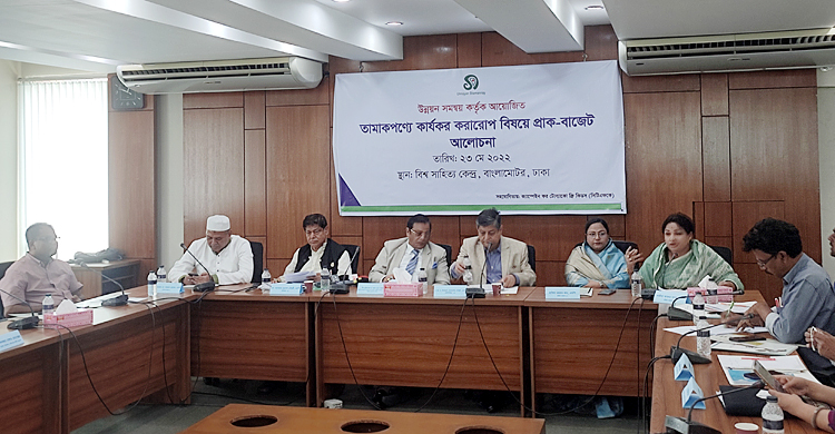 ‘পুরুষরা এখন ঘরে লুকিয়ে কিংবা বাথরুমে সিগারেট খান’