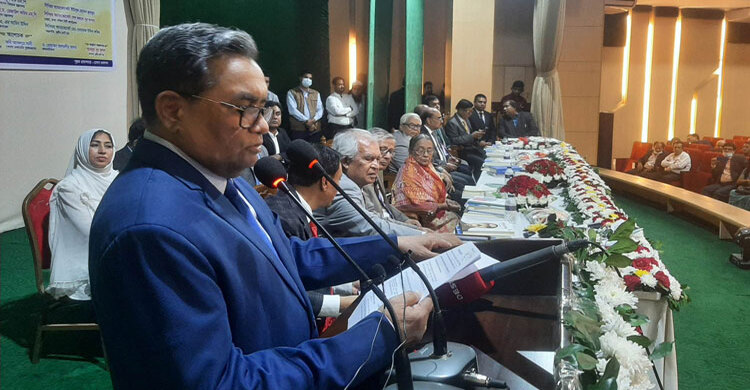 শিশুরা বইয়ের চেয়ে স্মার্টফোনে বেশি সময় দিচ্ছে: প্রধান বিচারপতি