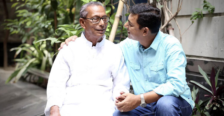 বাবাকে হারিয়ে চঞ্চলের আবেগঘন স্ট্যাটাস