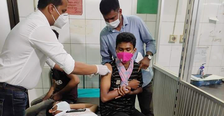 টিএসসিতে ছাত্রলীগ-ছাত্রদল সংঘর্ষ, পাল্টাপাল্টি অভিযোগ