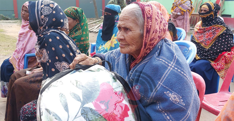 ১৫ হাজার শীতার্তের জন্য ৪৬০ কম্বল!