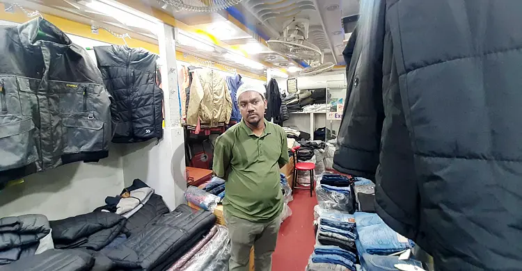 শীতের পোশাক বিক্রিতে ভাটা