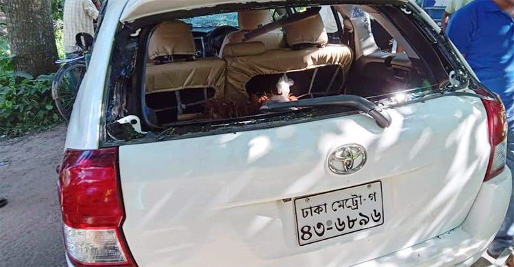 দাওয়াত খেয়ে ফেরার পথে যুবলীগ নেতার গাড়িতে হামলা-ভাঙচুর