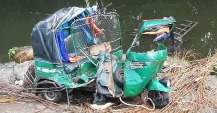 পেকুয়ায় সড়ক দুর্ঘটনায় নারীসহ দুইজন নিহত