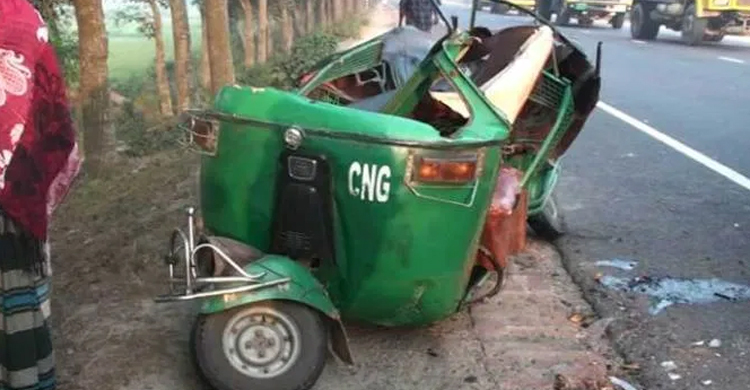 বগুড়ায় বাসচাপায় প্রাণ গেলো অটোরিকশাচালকের