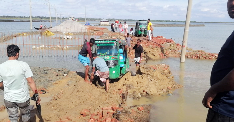 কক্সবাজারে ৬ ফুট উচ্চতায় জোয়ারের পানি, প্লাবিত ১৫০ গ্রাম