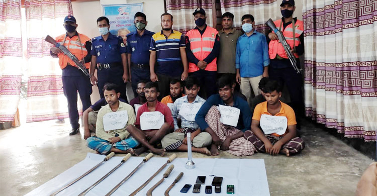 ইলিশ রক্ষায় অভিযানের সময় মৎস্য অধিদপ্তরের ট্রলারে হামলা
