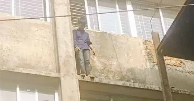 থানা ভবন থেকে লাফিয়ে কিশোরের আত্মহত্যার চেষ্টা