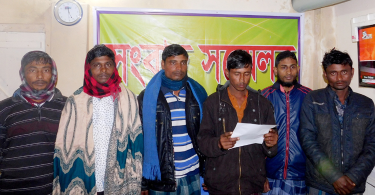 জেলেদের অস্ত্র দিয়ে জলদস্যু বলে আটকের অভিযোগ