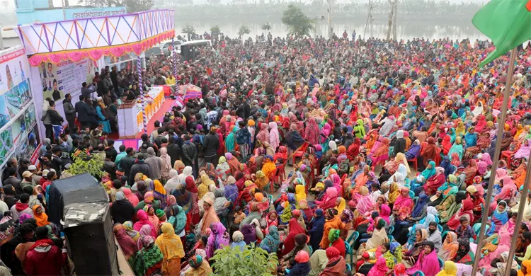 দেড় লক্ষাধিক মানুষকে শীতবস্ত্র দিলো যুবলীগ