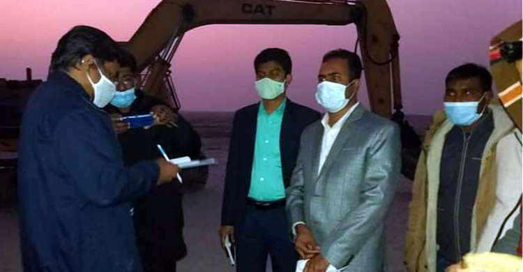 পদ্মায় অবৈধভাবে বালু উত্তোলনের দায়ে ২ লাখ টাকা জরিমানা