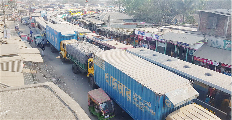দৌলতদিয়ায় যানবাহনের দীর্ঘ সারি