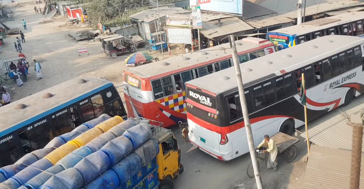 পদ্মা পারের অপেক্ষায় ৯ শতাধিক যানবাহন