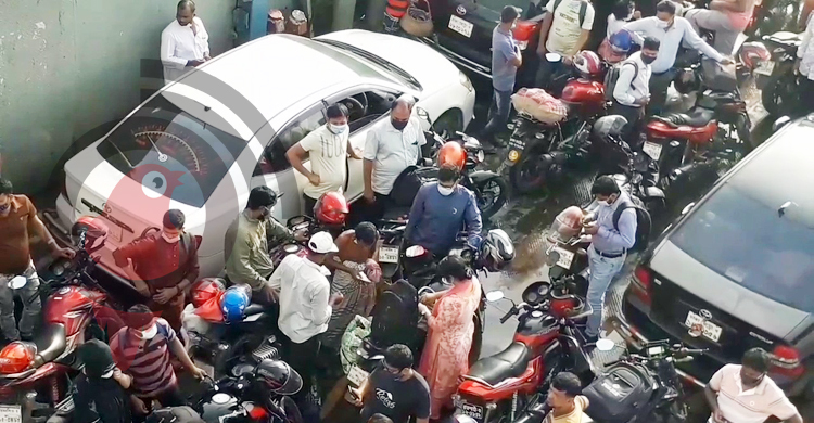 দৌলতদিয়ায় ঢাকামুখী মানুষের চাপ