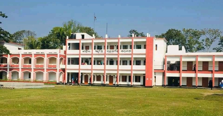 কলেজের চাবি ছিনিয়ে নিলেন আ.লীগ নেতা, উদ্ধার করলেন ইউএনও