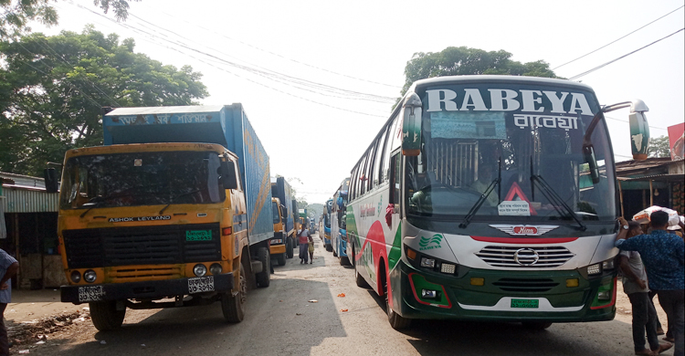 দৌলতদিয়ায় ৫ কিলোমিটার যানজট, ভোগান্তি