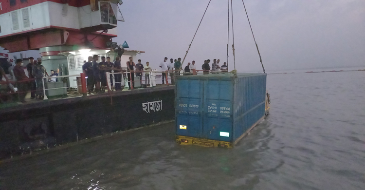ফেরি ডুবি: দ্বিতীয় দিনের উদ্ধার অভিযান স্থগিত