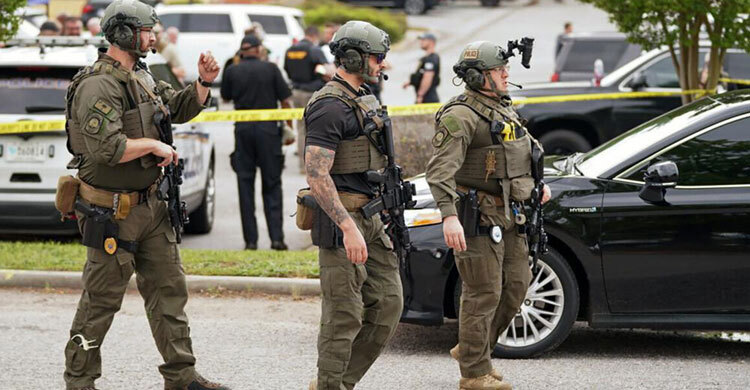 12 injured in shooting at South Carolina mall; 3 detained