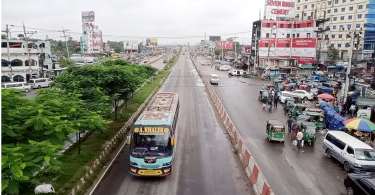 ঢাকা-চট্টগ্রাম মহাসড়কে চলছে গণপরিবহন