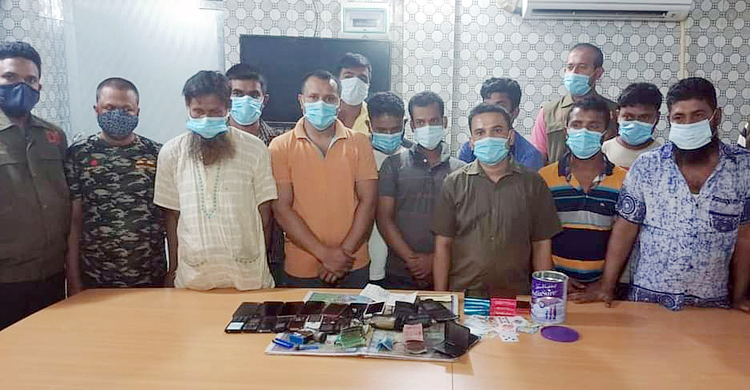 কুমিল্লায় জুয়ার আসর থেকে গ্রেফতার ১২