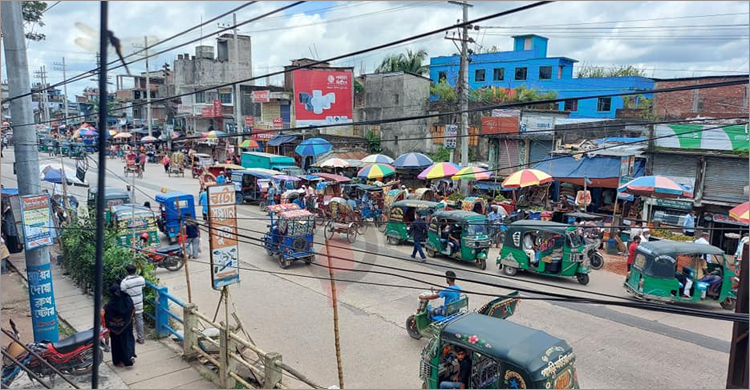 ঢাকা-চট্টগ্রাম মহাসড়কে চলছে যাত্রীবাহী পরিবহন
