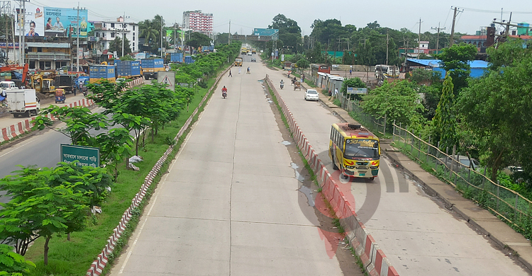 ফাঁকা কুমিল্লার মহাসড়ক, নির্বিঘ্নে বাড়ি ফিরছেন মানুষ