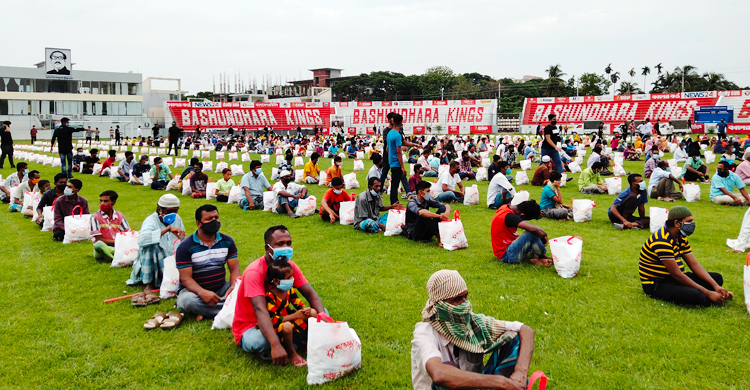 কুমিল্লায় এক হাজার মানুষ পেলেন ঈদ উপহার