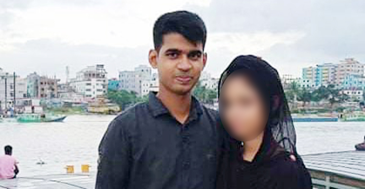 বিয়ে করে অস্বীকার, তরুণীর অনশন