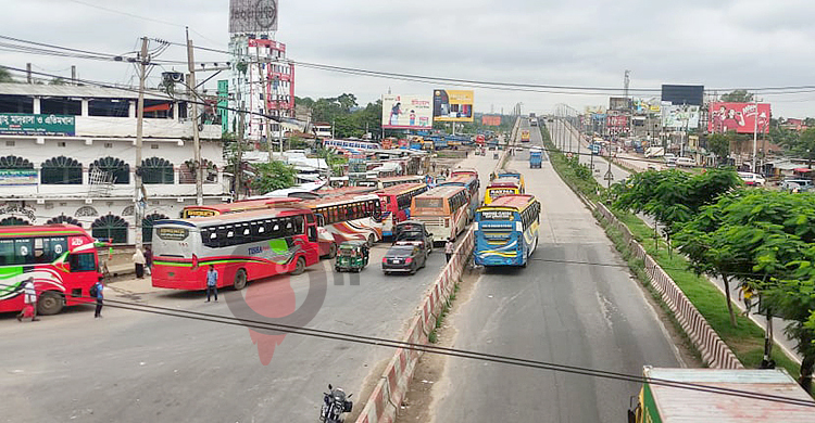 ঢাকা-চট্টগ্রাম মহাসড়কে গণপরিবহন চলছে