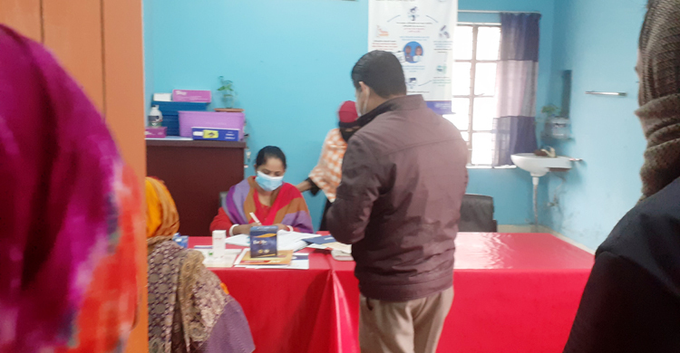 মেডিকেল রিপ্রেজেনটেটিভদের দৌরাত্ম্যে অসহায় রোগীরা