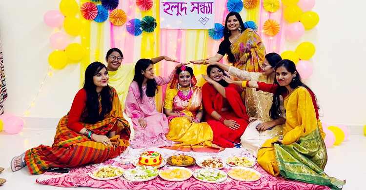 শেখ হাসিনা হলে শিক্ষার্থীর গায়ে হলুদ, আনন্দে ভাসছে শিক্ষার্থীরা