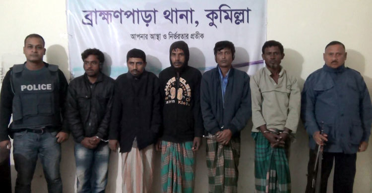 স্বামীকে আটকে রেখে স্ত্রীকে ধর্ষণ, গ্রেফতার ৫