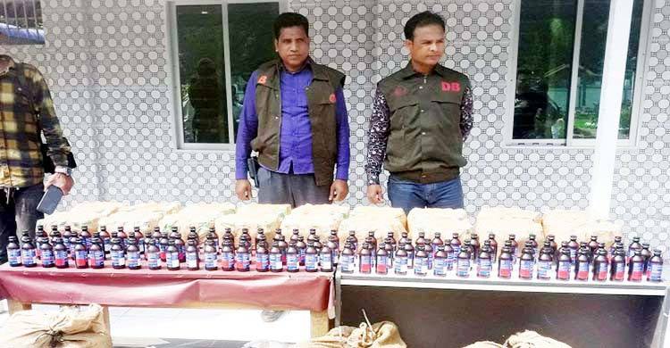 সিএনজিতে মিলল ১৪০০ বোতল ফেনসিডিল