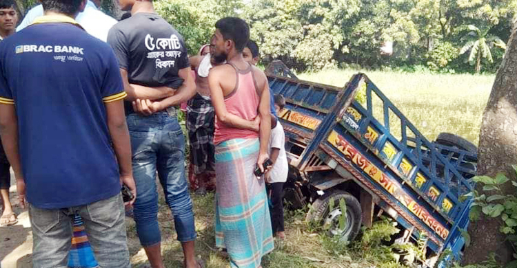 কুমিল্লায় সড়কে ঝরলো তিন প্রাণ