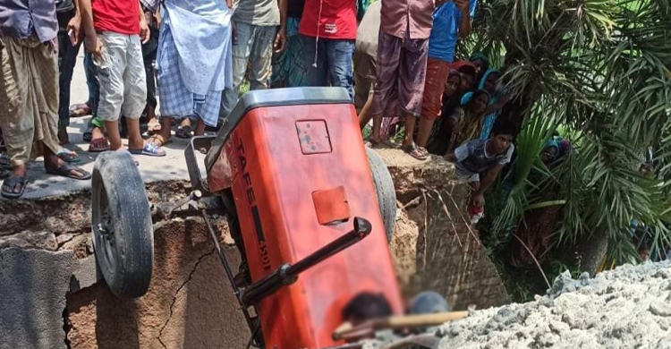 হেলপার লাফিয়ে বাঁচলেও পারলেন না চালক