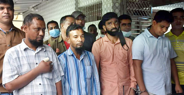 কারও কাছে লাখ টাকা দেখলেই গাড়িতে তুলে নেন তারা