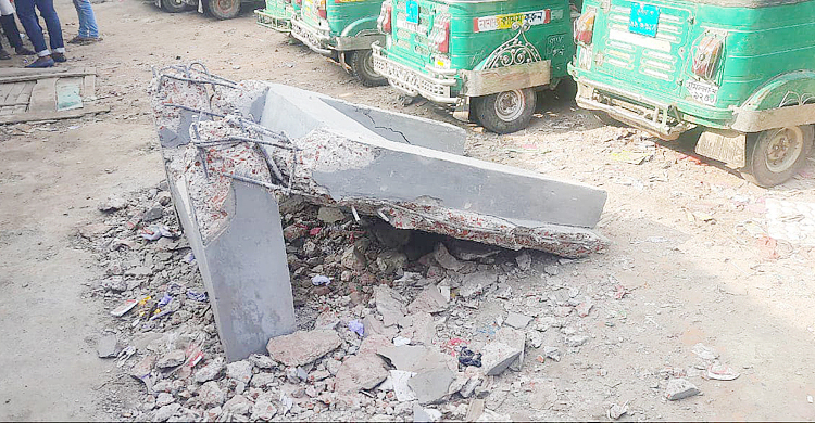ভেঙে ফেলা হলো বীরপ্রতীক কর্নেল সফিক উল্লাহ সড়কের নামফলক