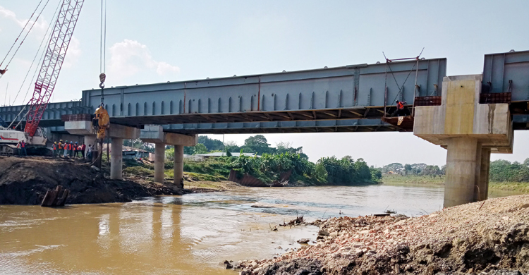 গোমতীর নাব্য সংকটে আটকা বাংলাদেশ-ভারত নৌ-বাণিজ্য
