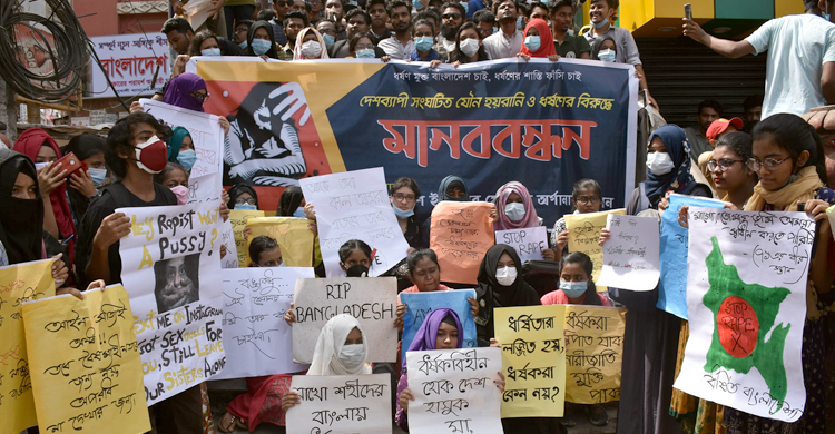 ধর্ষণের শাস্তি মৃত্যুদণ্ড করার দাবিতে কুমিল্লায় বিক্ষোভ